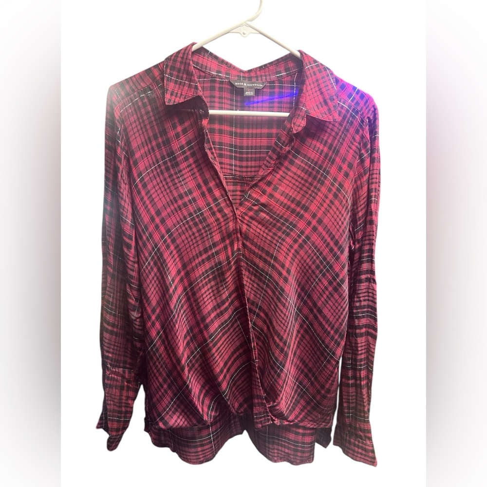 Women’s Rock And Republic Top Red And Black Plaid With Silver Threading. Size L